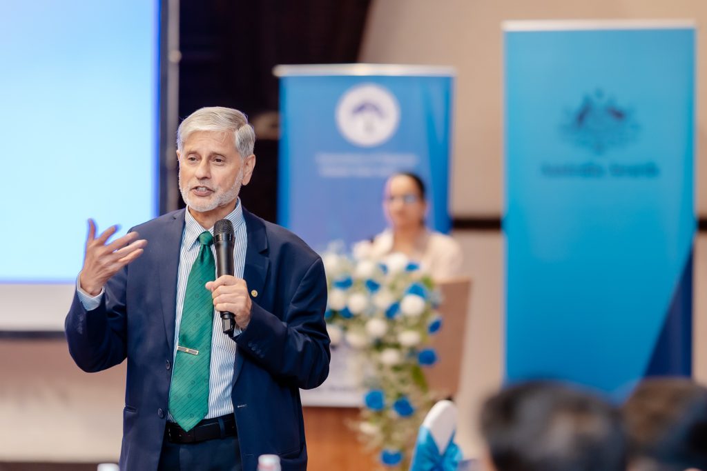 Dr Upreti delivering the lecture.